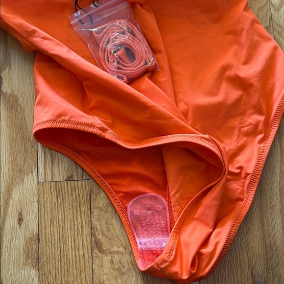 Cosabella M curvy orange one piece removable straps NWT Swimsuit hygienic Liner - Picture 6 of 7